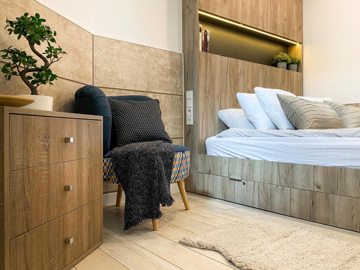 Beautiful Studio For Couples With Air Conditioning - Old Town & Main Station คราคูฟ ภายนอก รูปภาพ