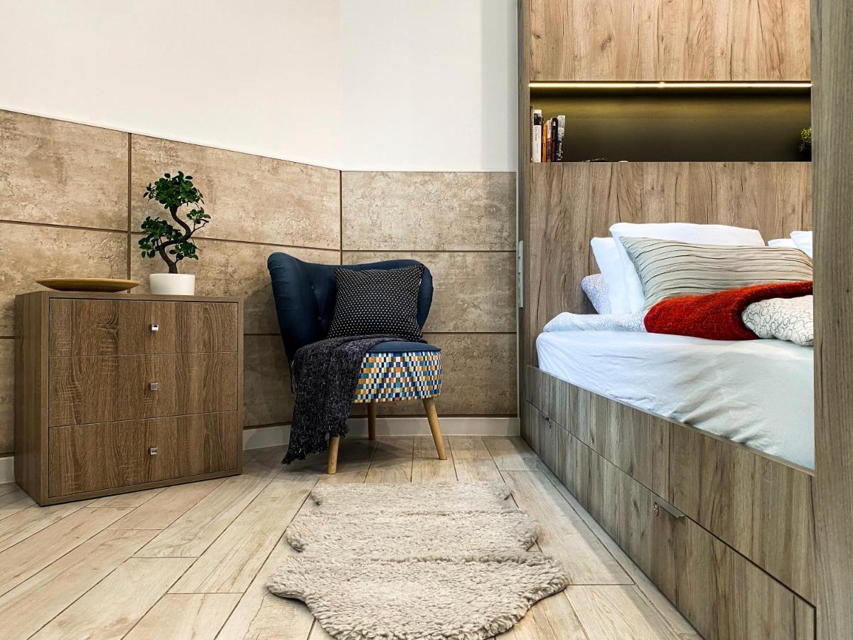 Beautiful Studio For Couples With Air Conditioning - Old Town & Main Station คราคูฟ ภายนอก รูปภาพ