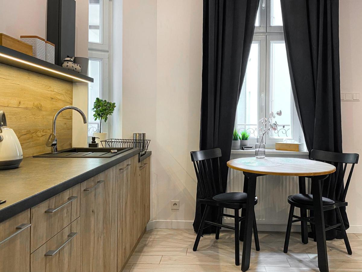 Beautiful Studio For Couples With Air Conditioning - Old Town & Main Station คราคูฟ ภายนอก รูปภาพ