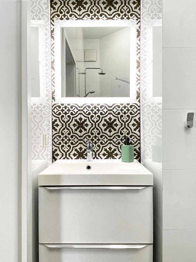 Beautiful Studio For Couples With Air Conditioning - Old Town & Main Station คราคูฟ ภายนอก รูปภาพ