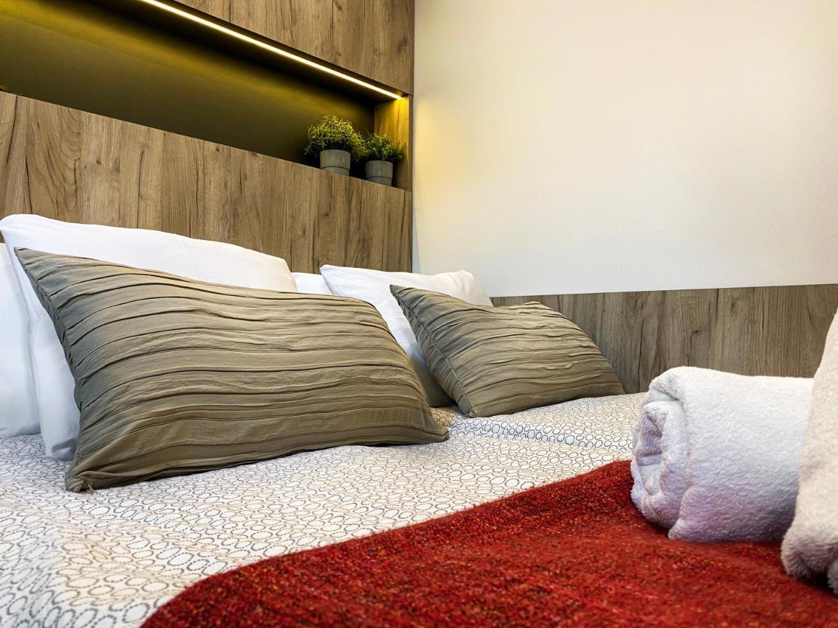Beautiful Studio For Couples With Air Conditioning - Old Town & Main Station คราคูฟ ภายนอก รูปภาพ