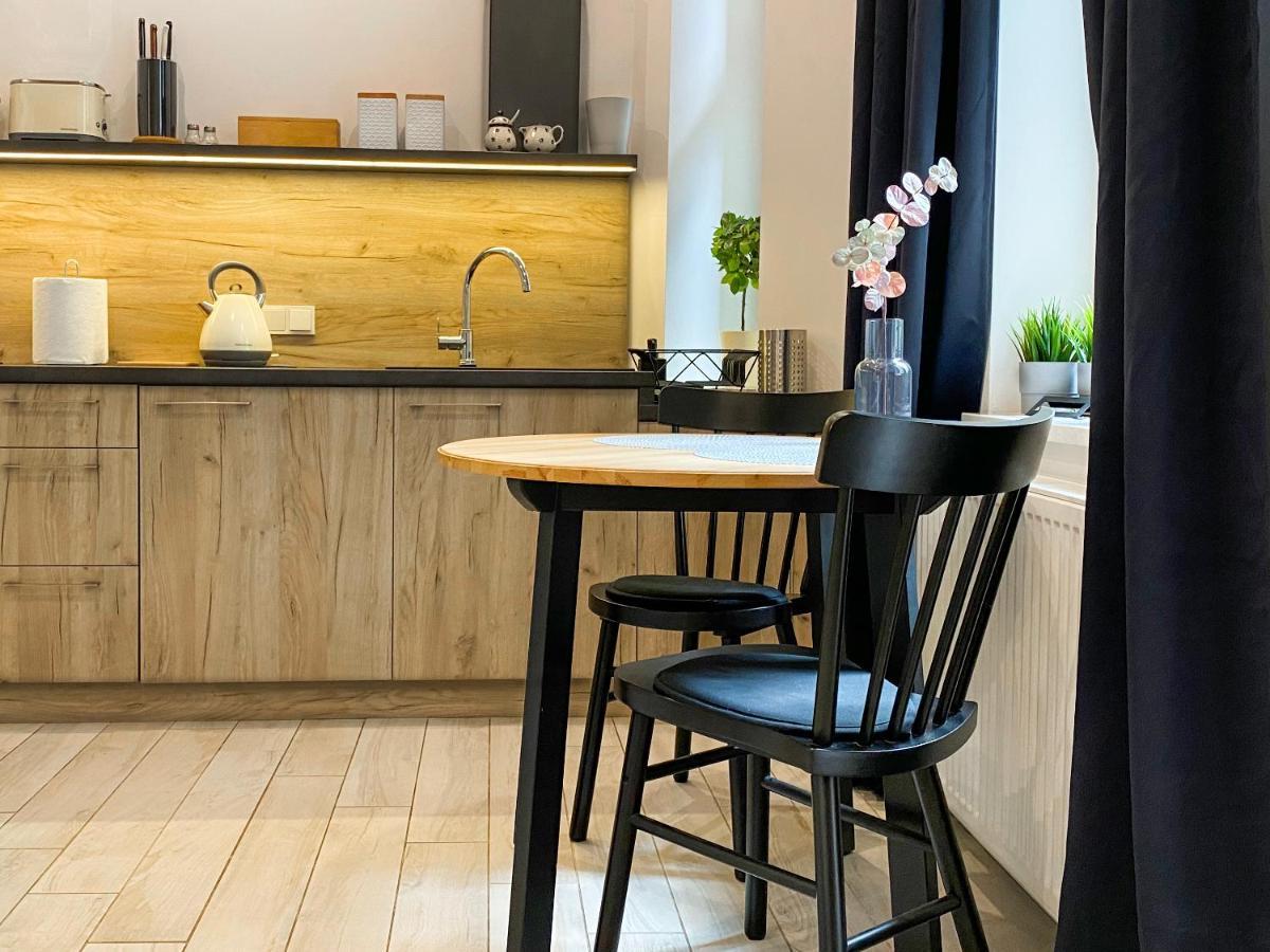 Beautiful Studio For Couples With Air Conditioning - Old Town & Main Station คราคูฟ ภายนอก รูปภาพ