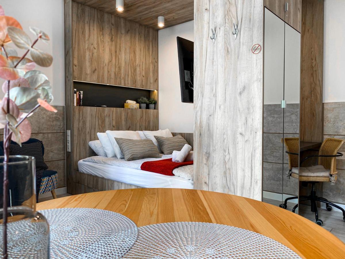 Beautiful Studio For Couples With Air Conditioning - Old Town & Main Station คราคูฟ ภายนอก รูปภาพ