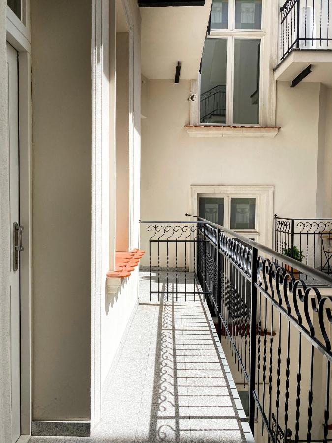 Beautiful Studio For Couples With Air Conditioning - Old Town & Main Station คราคูฟ ภายนอก รูปภาพ
